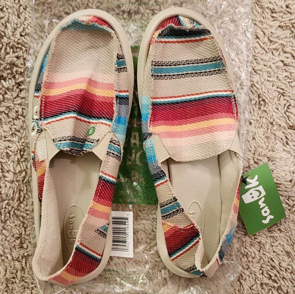 New- Sanuk White Donna Blanket Slip On Shoes/Sandals/Casual/Loafers